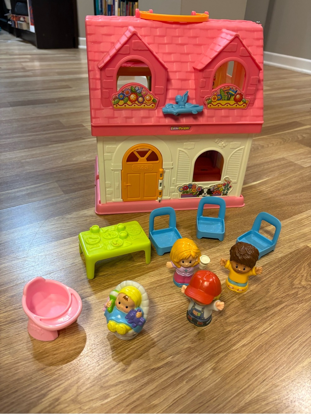 Fisher-Price Little People Pink & Cream Playhouse with Figures ( French version)
